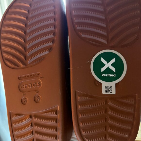 Crocs Classic Clogs | Brown | Size 8 | Comfortable Everyday Shoes - Picture 5 of 5
